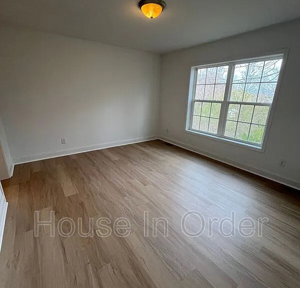 208 Fountain Way — Photo 7