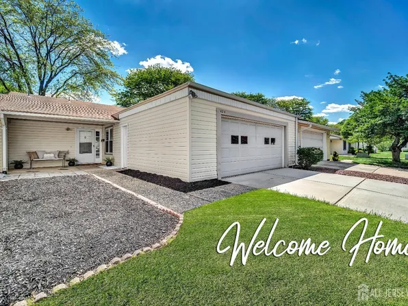 42 Catalpa Plz, Monroe Township, NJ 08831