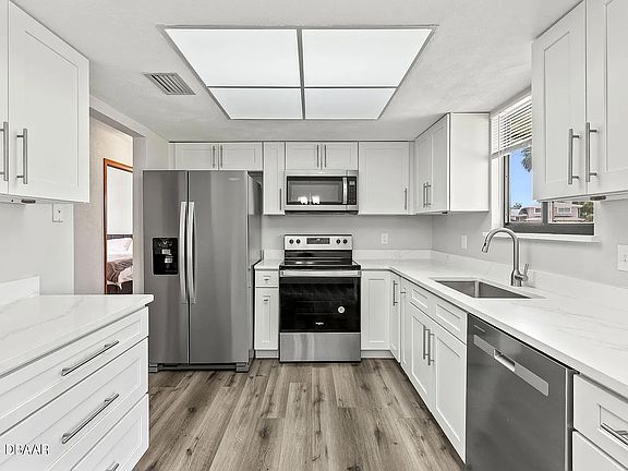 4th image of 202 Avon Ct