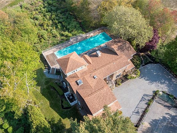 2nd image of 275 Boston Neck Rd