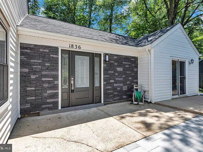1836 Ralston Pl — Photo 8