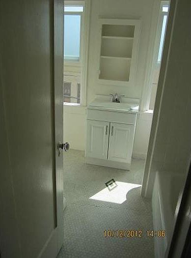 2nd image of 7964 Fountain Ave APT 5