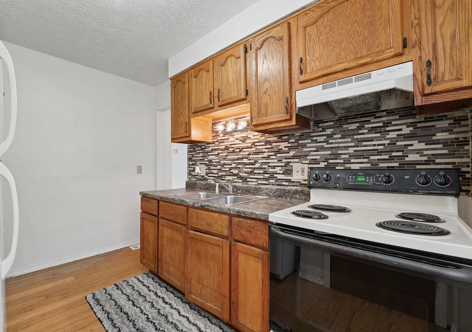 Charming 2-Bedroom Ranch Home | Pet-Friendly | Off-Street Parking | $1150/Month — Photo 1