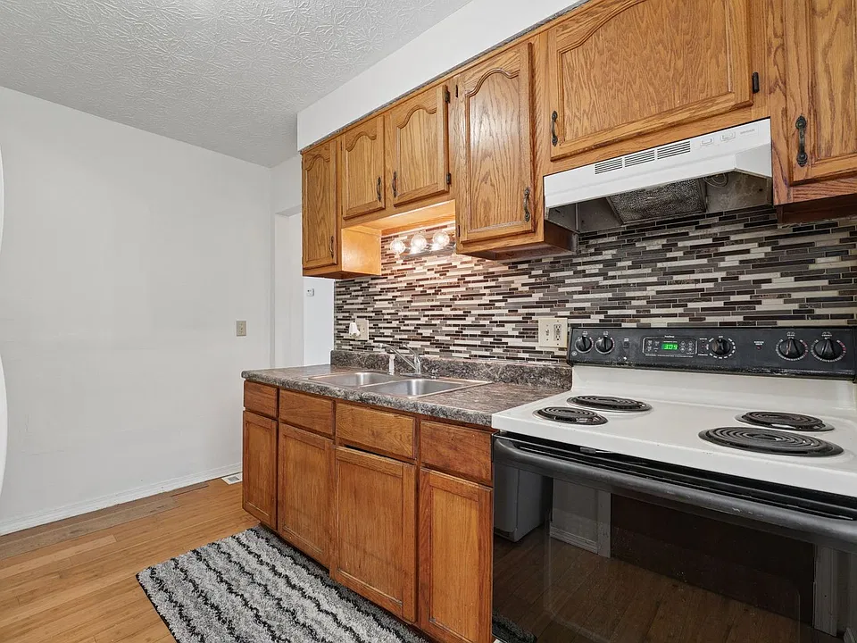 2563 McGuffey Rd