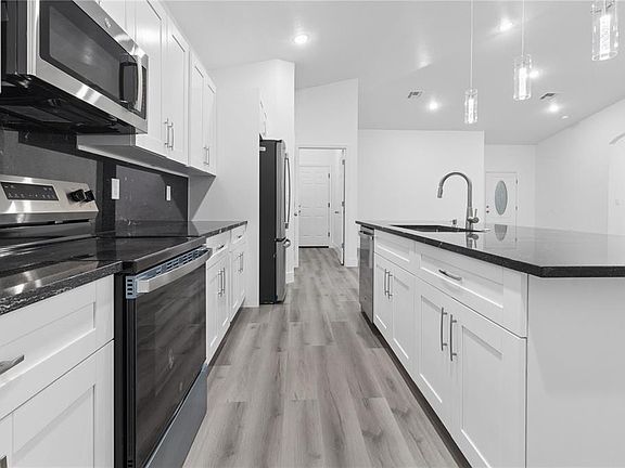5th image of 1449 Kathleen Rd