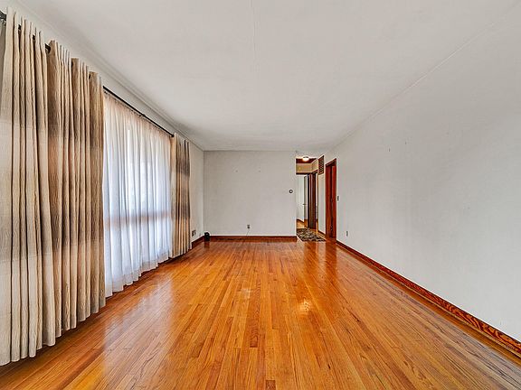 2nd image of 3107 Oliver Rd NE