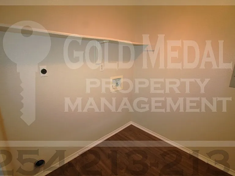 3402 Barcelona Dr — Photo 6