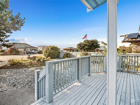 4th image of 3643 Oceanside Drive
