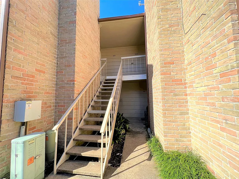 2120 Wilcrest Dr #121 — Photo 31
