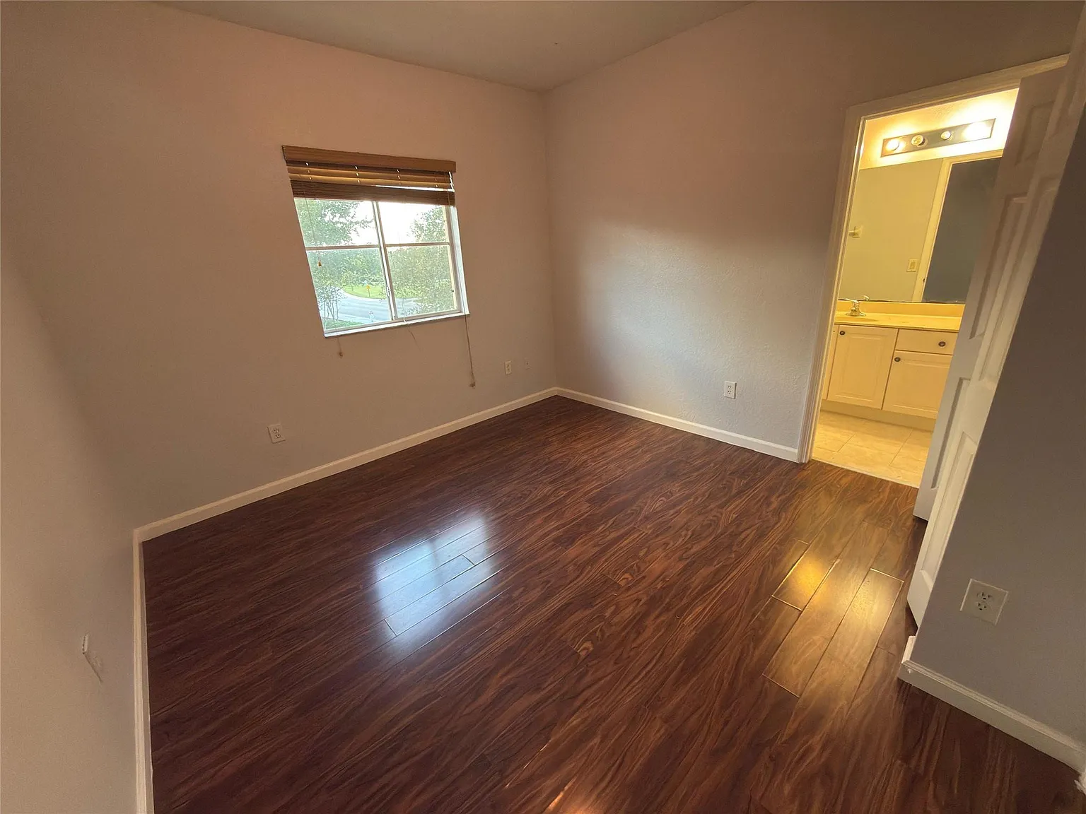 3 bed, 2.5 bath, 1428 sqft, $2,800 — Photo 2