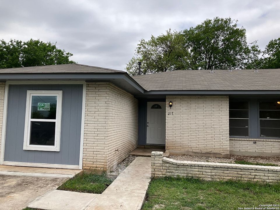 1st image of 215 W LIGUSTRUM DR