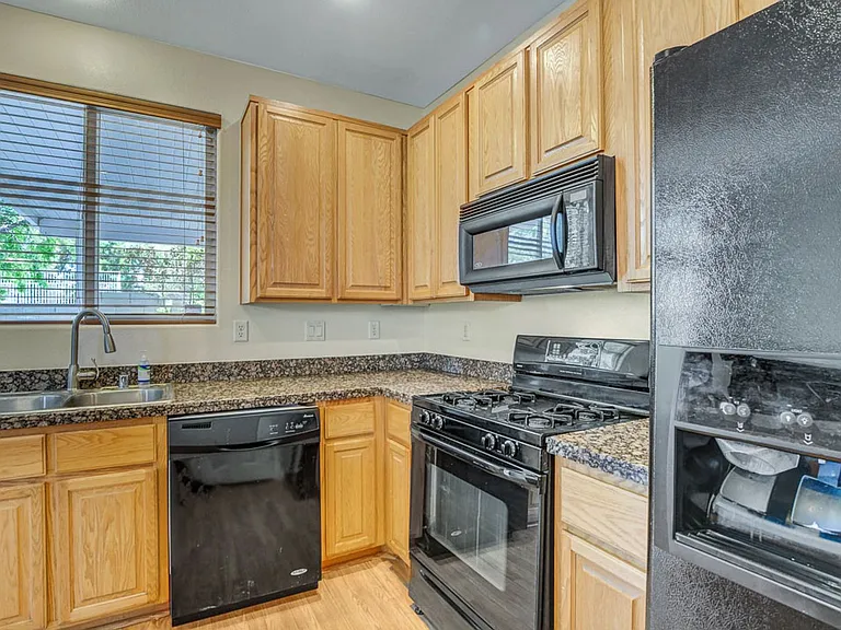 8737 Radiant Ruby Ave — Photo 16