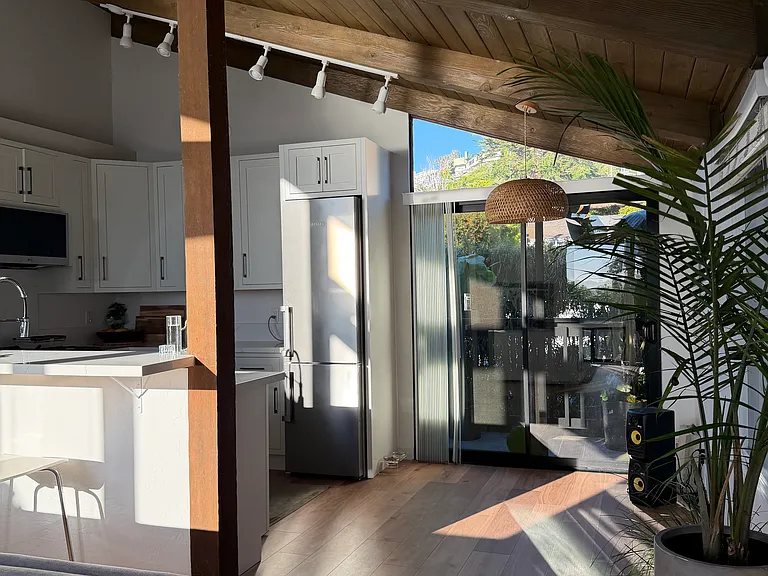 2101 Glenneyre St #C — Photo 6