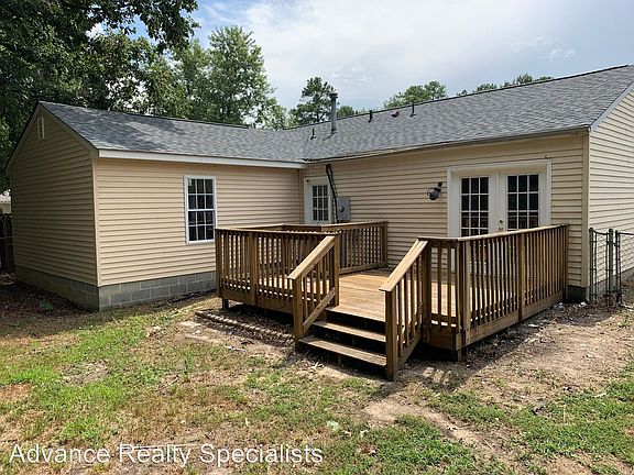 2nd image of 815 Pebble Ct