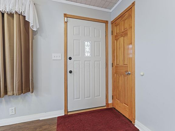 3rd image of 632 Blaine Ave