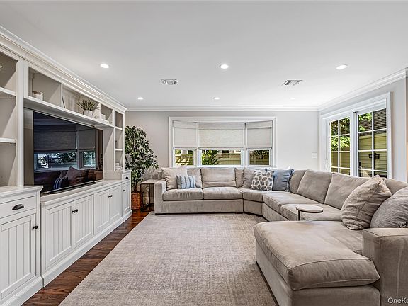 5th image of 95 Muirfield Road