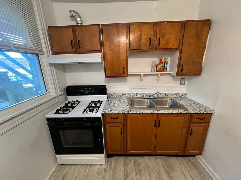 8 N. Auburn Ave. — Photo 17
