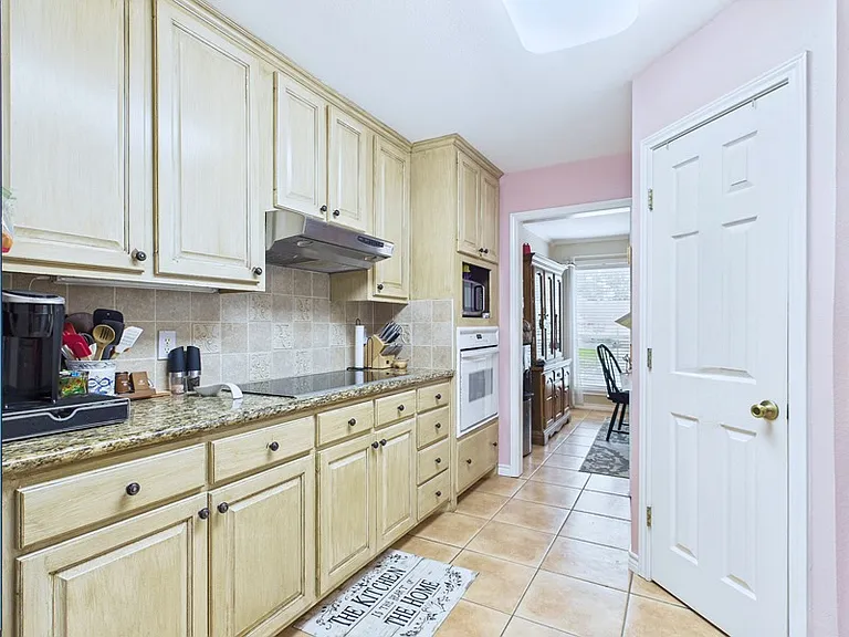 1014 Redbud Ave — Photo 12