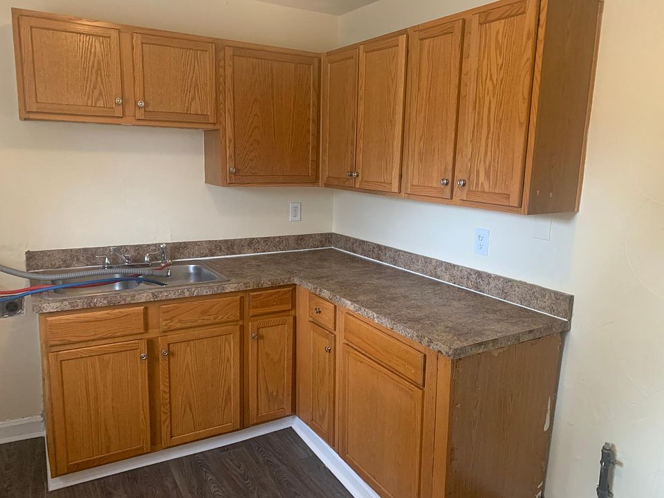 1st image of 310 W 30th St APT 4