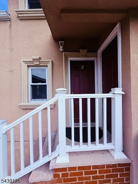 614 Main St