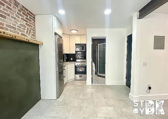 5th image of 511 Van Buren St #1R