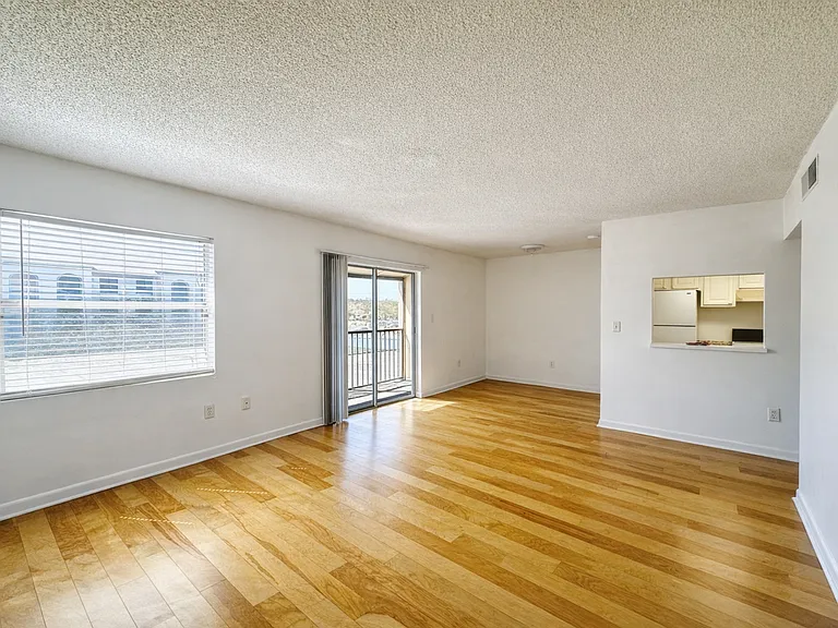 2505 N Alafaya Trl #8 — Photo 4