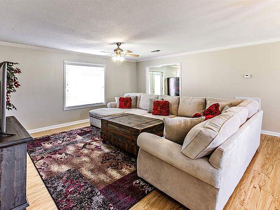 3rd image of 158 Le Village Dr