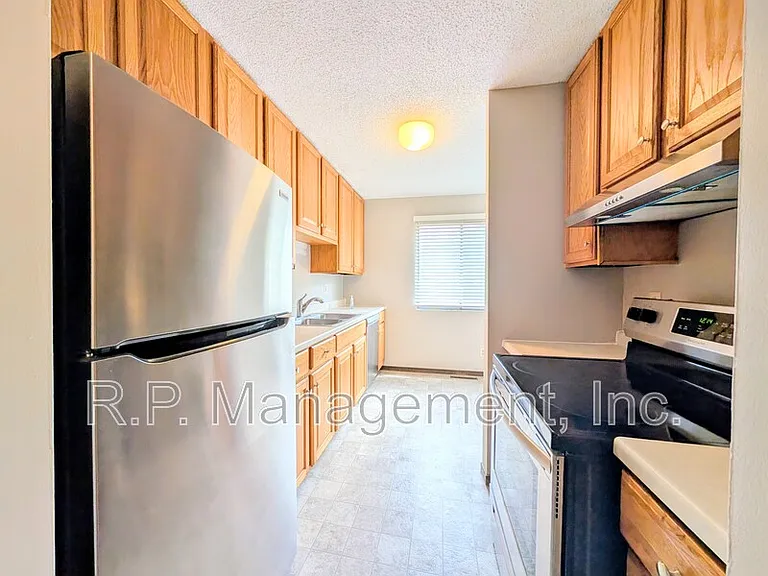 170 Wentworth Ave W #E — Photo 10