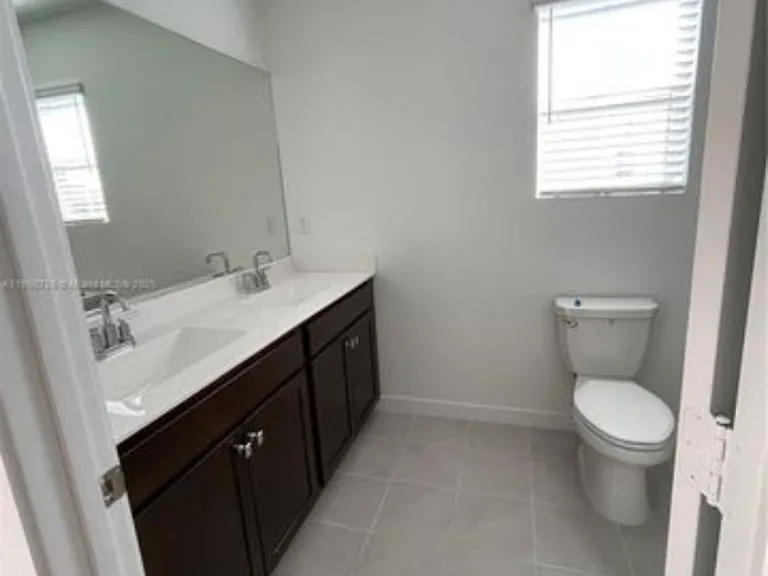 752 SE 17th St #4 — Photo 12