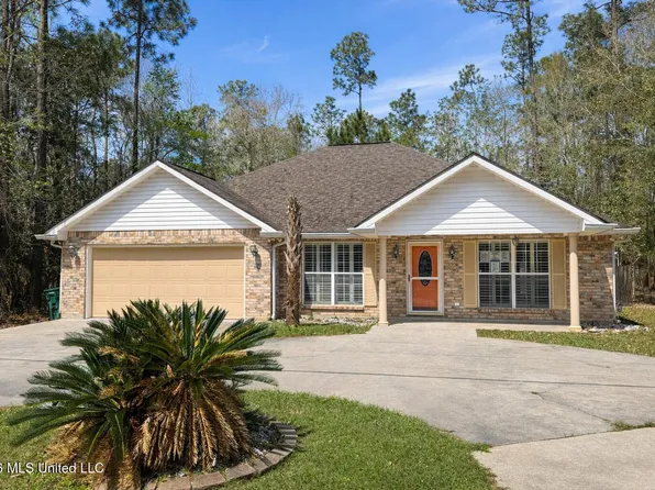 42162 Noma Dr, Diamondhead, MS 39525