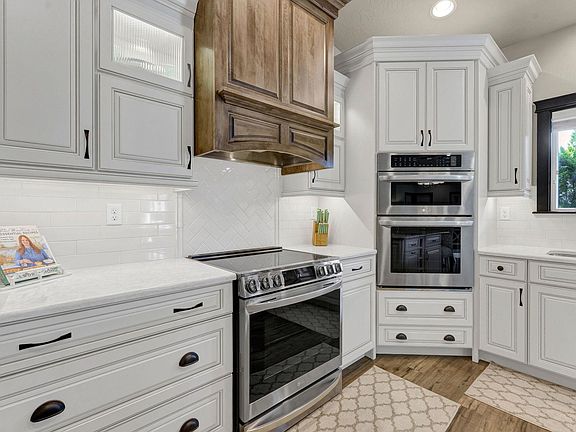 3rd image of 35 S Parkview Ct
