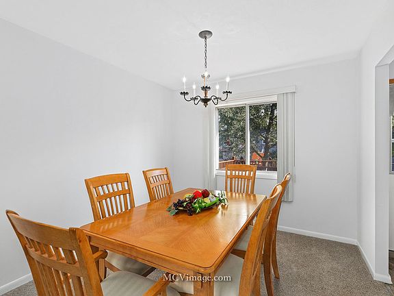 4th image of 2215 Evergreen Ln