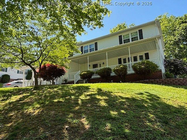 1st image of 11 Monterey Ln