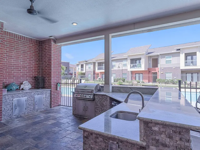 Century Palm Bluff — Photo 11