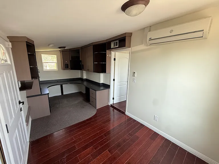 239 1/2 N Mayflower Ave — Photo 20
