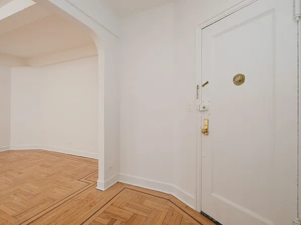 601 Pelham Pkwy N APT M2, Bronx, NY 10467