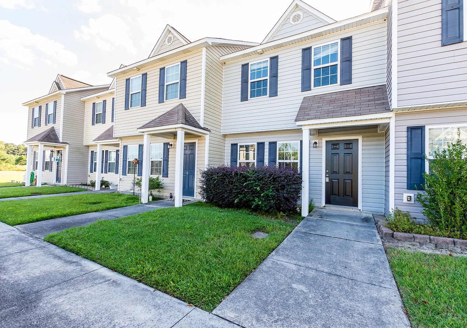 Looking for a townhome in Hubert? — Photo 3