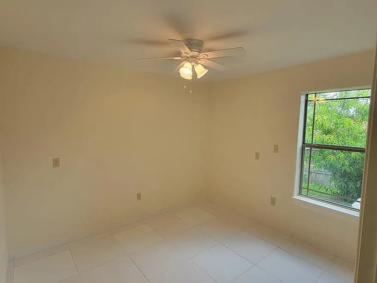 115 Lindsey Ln #C — Photo 8