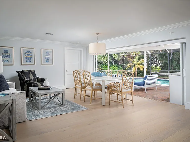 635 Fountainhead Ln — Photo 13