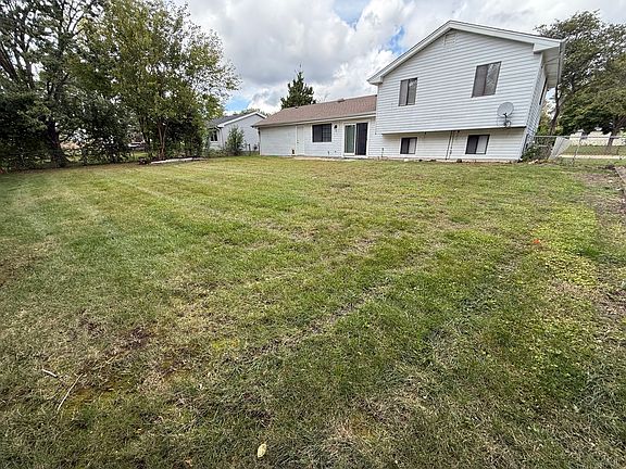 2nd image of 4270 Woodlake Dr