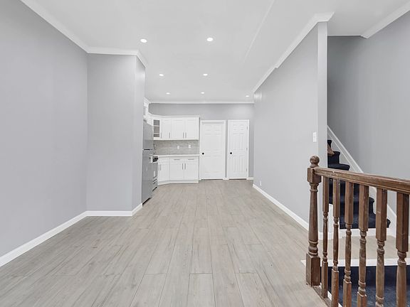 2nd image of 1131 E Tremont Ave #1