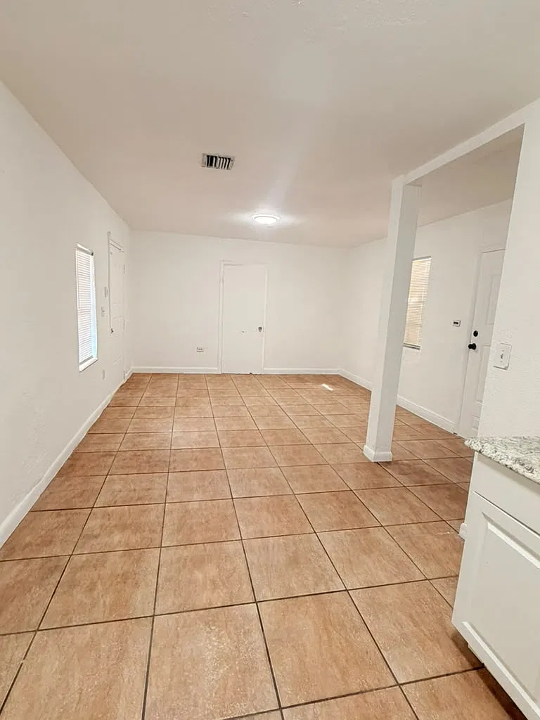1224 NW 41st St — Photo 3