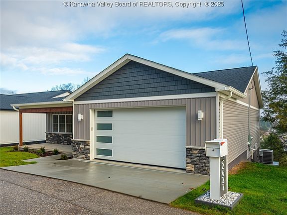2nd image of 2622 Larwood Dr