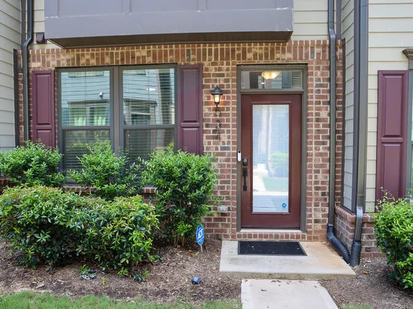 524 Ferncroft Ct, Charlotte, NC 28205