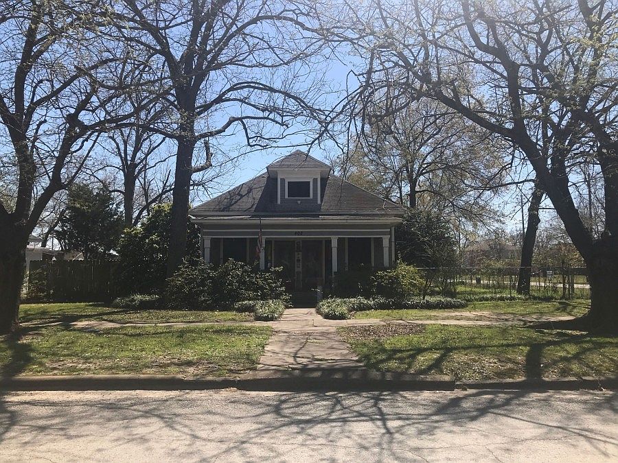 1st image of 402 E Brin St