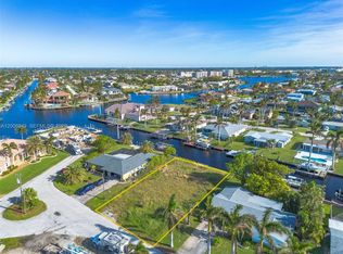 5219 Skylark Ct, Cape Coral, FL 33904