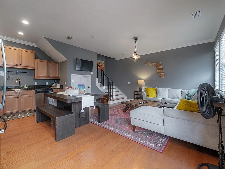 111 S Packwood Ave #C — Photo 16