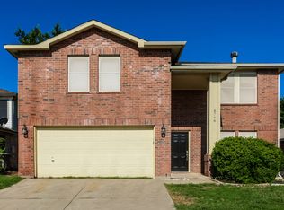 8748 Stonebriar Ln, Fort Worth, TX 76123
