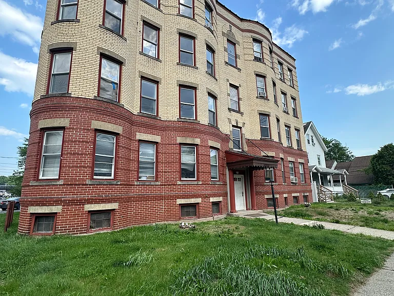 218 West St #C2 — Photo 19