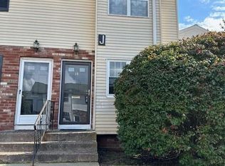 4 Bradley Cir #J4, Enfield, CT 06082